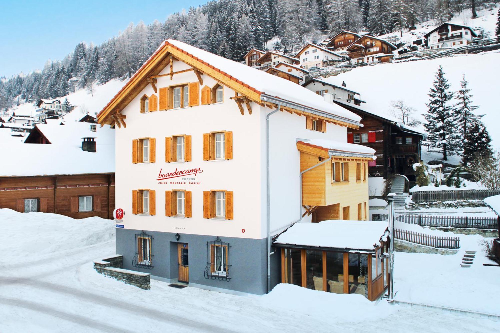 Boardercamp Laax - Swiss Mountain Hostel Ruschein Exterior foto