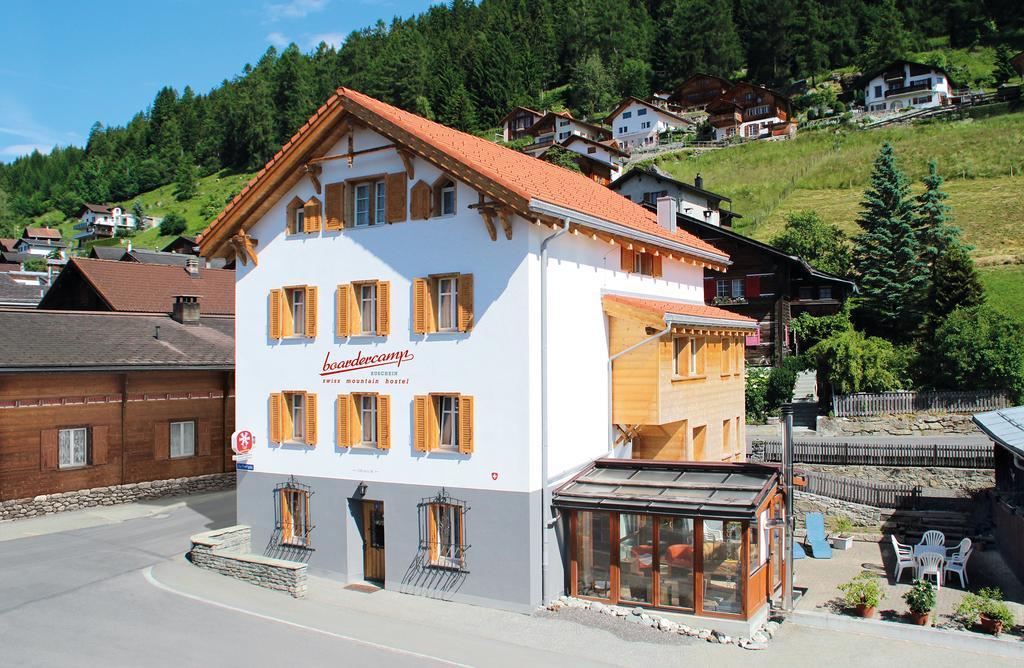Boardercamp Laax - Swiss Mountain Hostel Ruschein Exterior foto