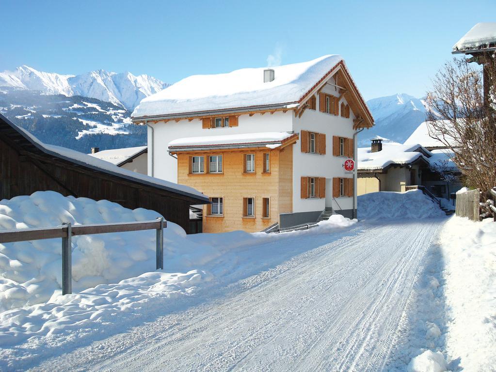 Boardercamp Laax - Swiss Mountain Hostel Ruschein Exterior foto