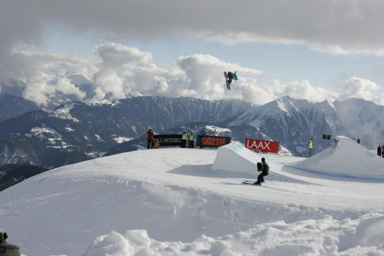 Boardercamp Laax - Swiss Mountain Hostel Ruschein Exterior foto